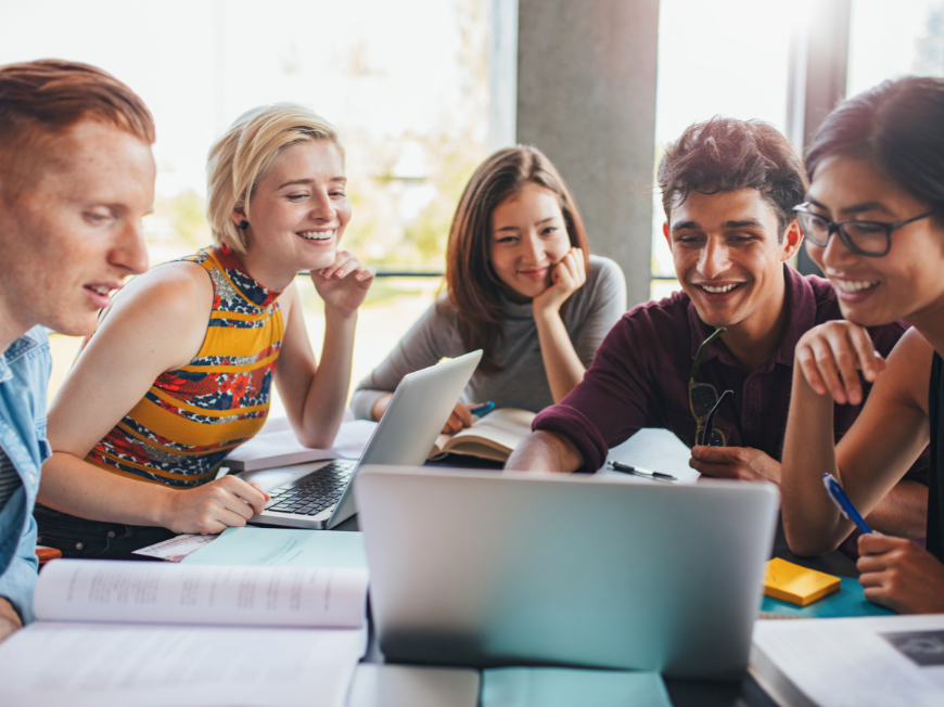 Oubliez Parcoursup, choisissez École du Commerce !