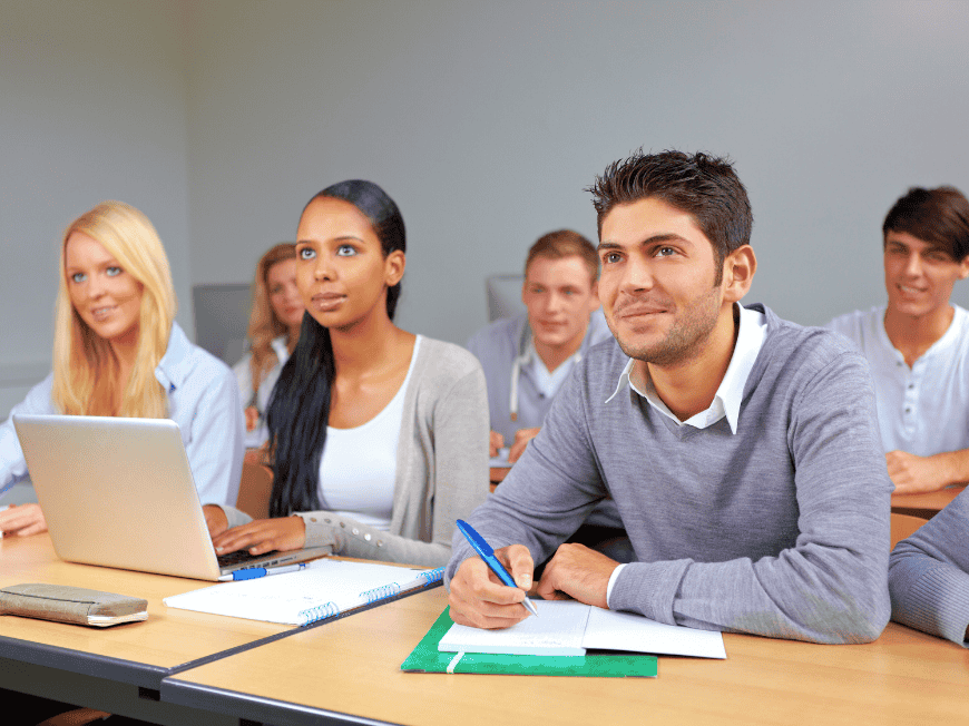 Pourquoi choisir l’École du Commerce ?